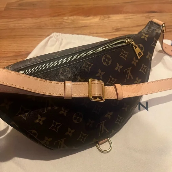 Louis Vuitton Bumbag authentic used great condition - Picture 8 of 16